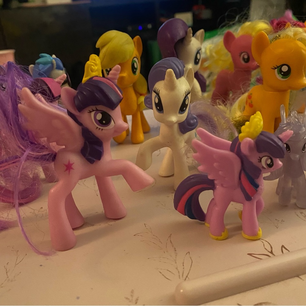 Lot of 24 Official My Little Pony Figures - Picture 2 of 16